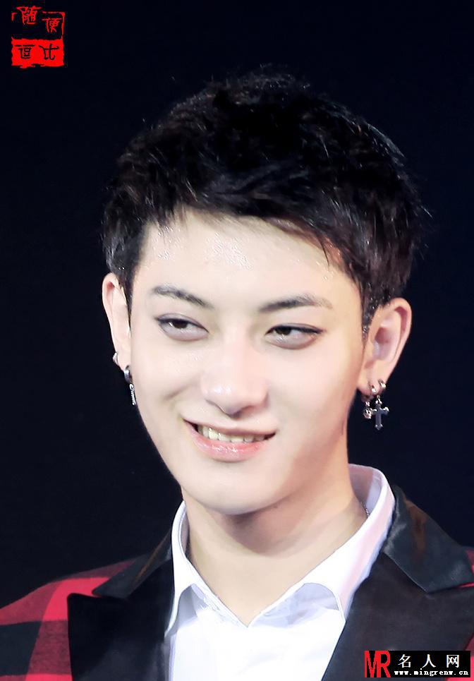 2014年8月EXO帅气亮相三星GALAXY南京音乐节黄子韬图片(1)