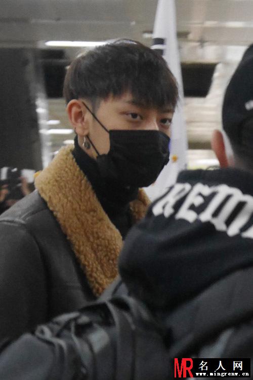 2014年11月EXO帅气亮相机场写真日本返韩黄子韬图片写真(1)