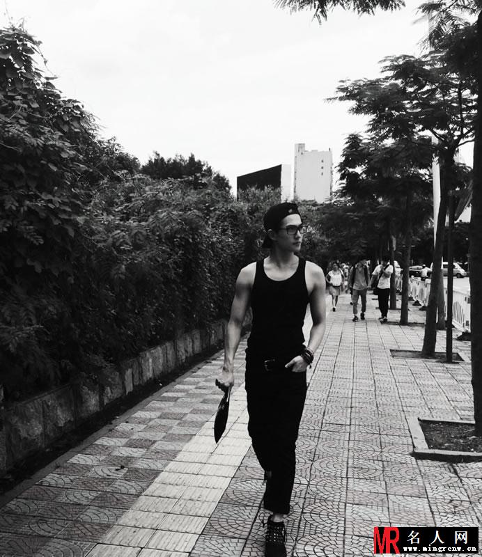 杨洋微博生活照集锦 男神秒变逗比(1)