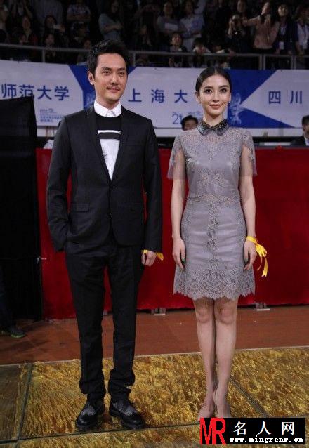 2014北京第21节电影节 冯绍峰angelababy绑黄丝带出席(1)