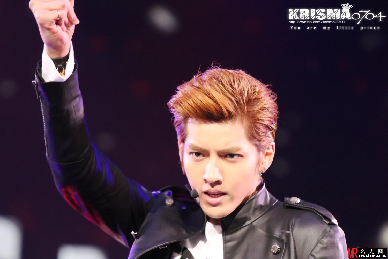 2013年吴亦凡CCTV网络春晚录制 颜值太高粉丝尖叫(1)