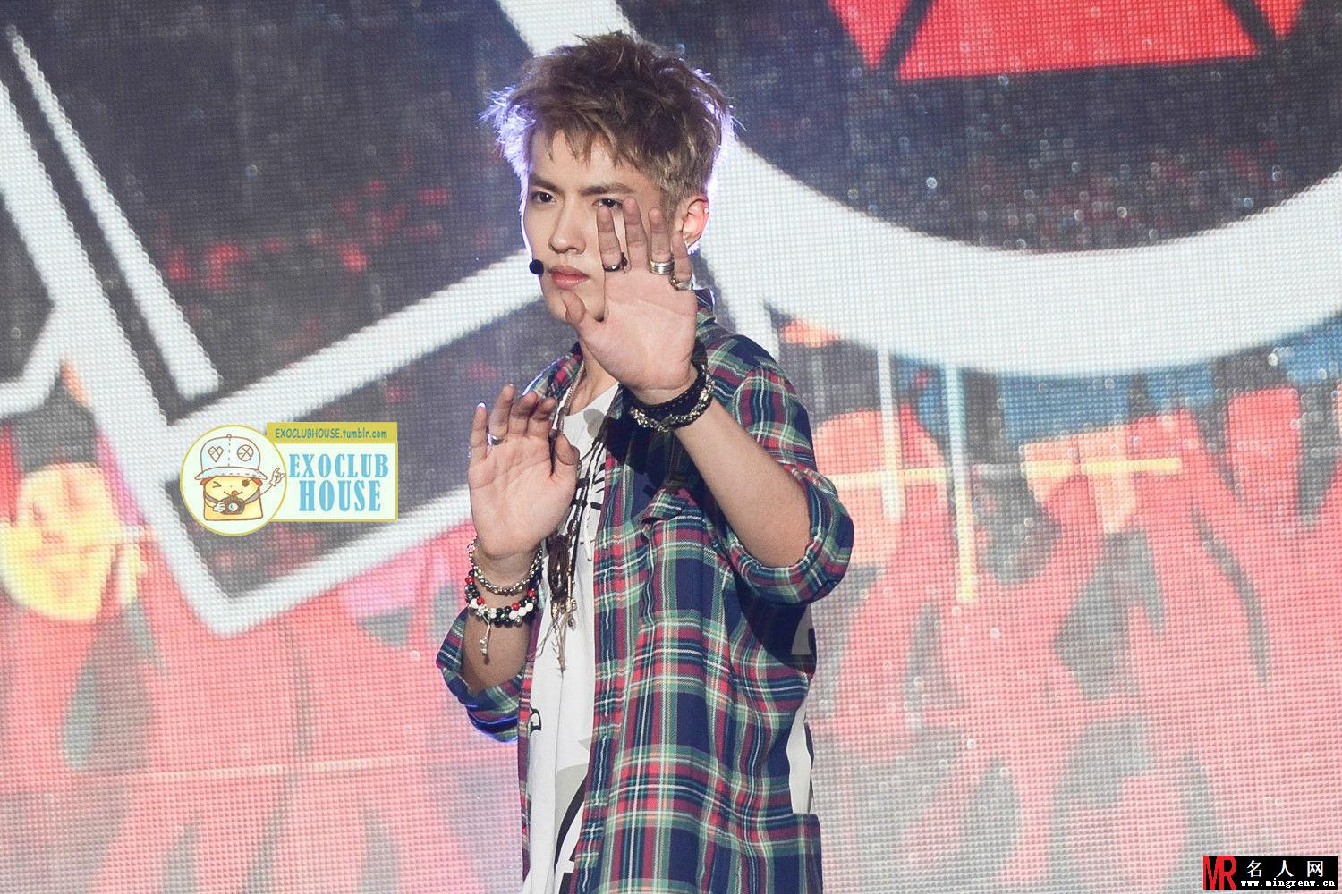 2013年韩国首尔showchampion吴亦凡现身表演帅气阳光(1)