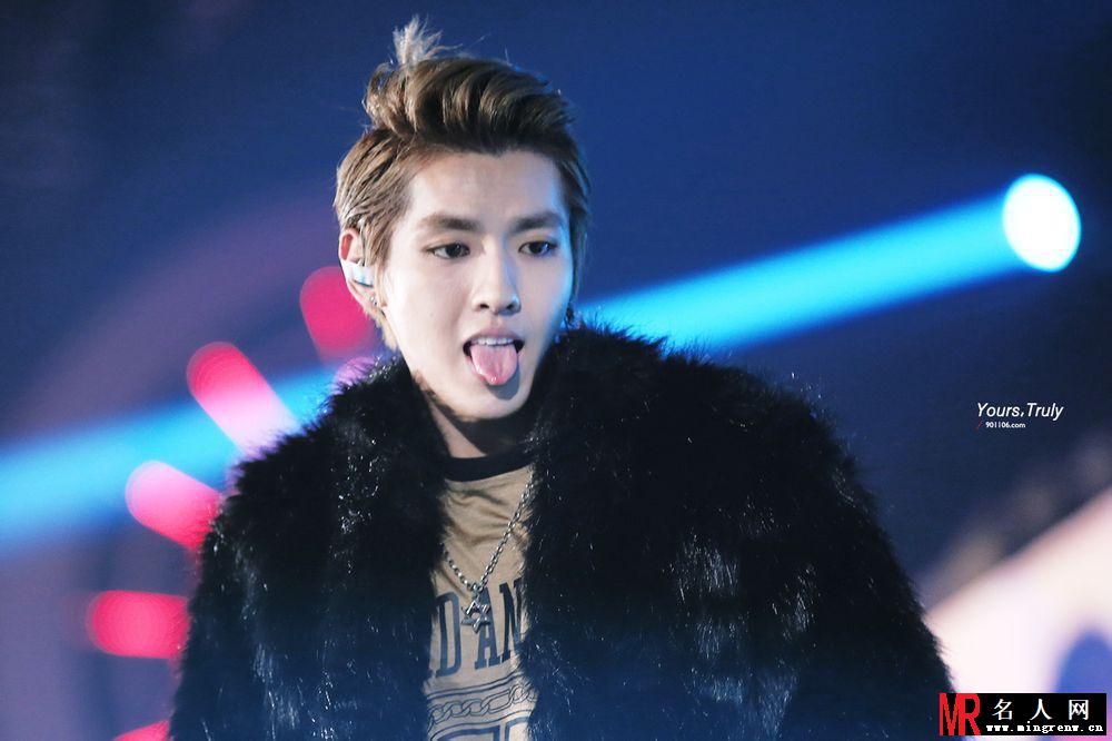 吴亦凡2013年亮相韩国SMWEEK火爆现场 颜值惊人(1)