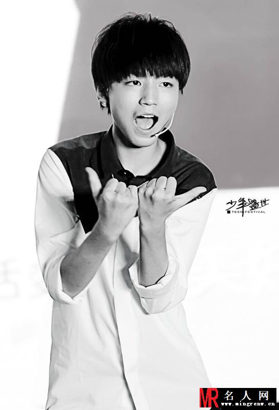 TFBOYS王俊凯《中国文艺》 两个虎牙可爱至极(1)