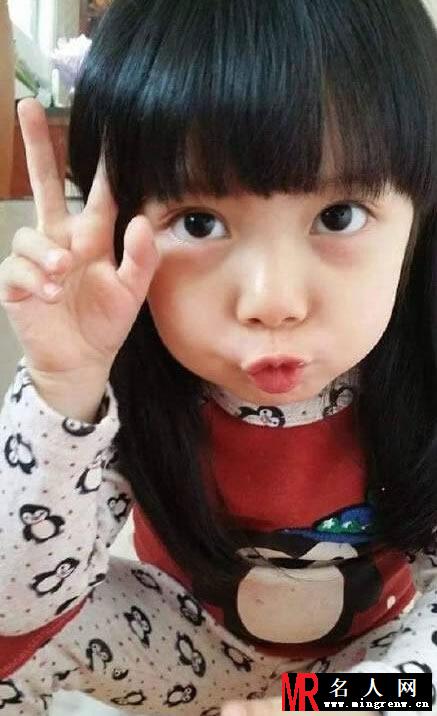 韩国女孩神似宋智孝 网络走红萌态十足(1)