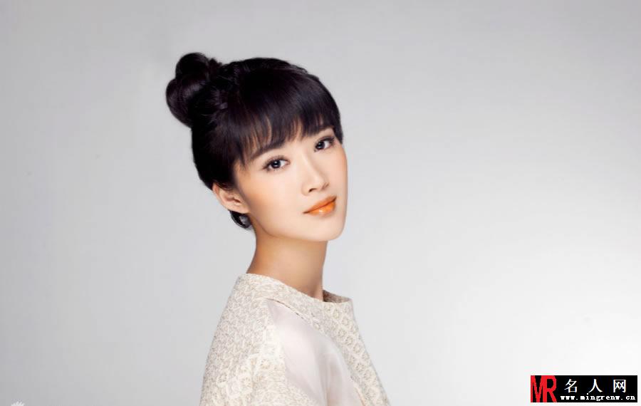 奚望美妆大片演绎夏日风情清爽(1)