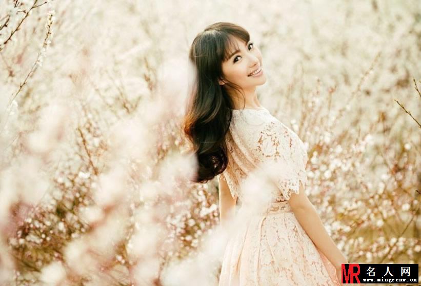 刘萌萌花海迷人写真 唯美恰似当年“诺澜”(1)