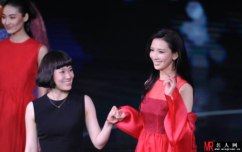 奶茶妹妹章泽天与林志玲同台比美(1)