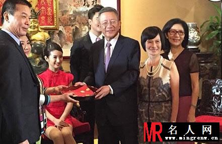 林依晨身着旗袍喜气洋洋 订婚现场曝光惹关注(1)