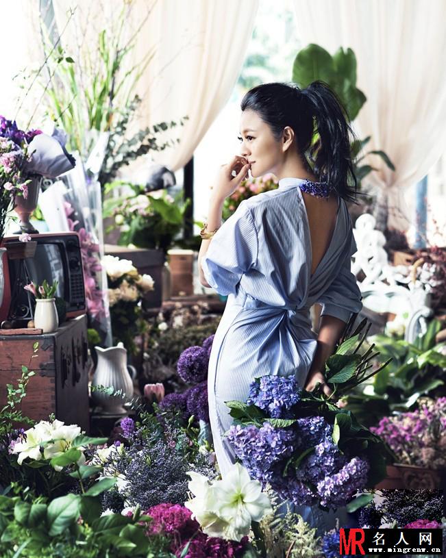 轻熟女安以轩最新写真 置身花园尽显优雅气质(1)