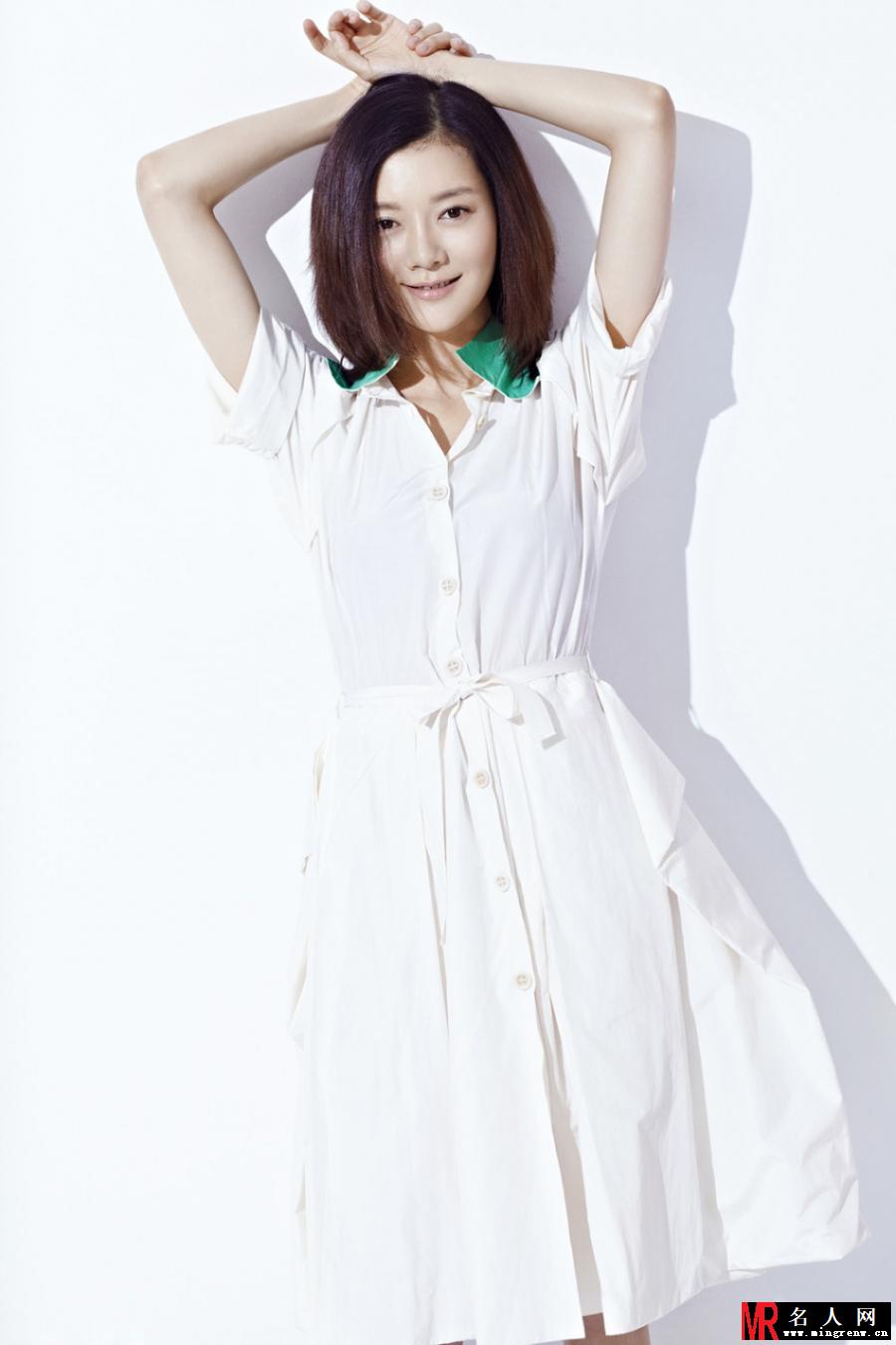车晓夏日写真曝光 清新典雅笑容甜美(1)