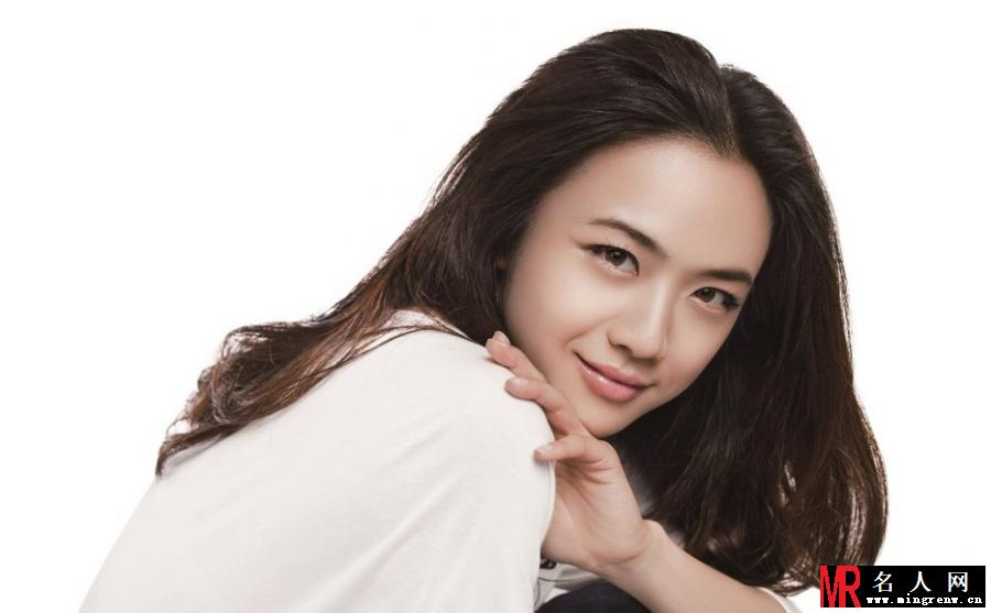 女神汤唯俏皮出镜 小露香肩性感妩媚(1)