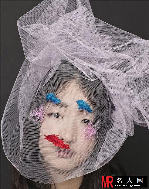 周冬雨新写真吓坏网友 造型诡异如恐怖片(1)