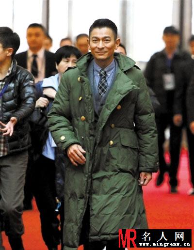 刘德华范冰冰 盘点明星着军大衣的片场靓照(1)