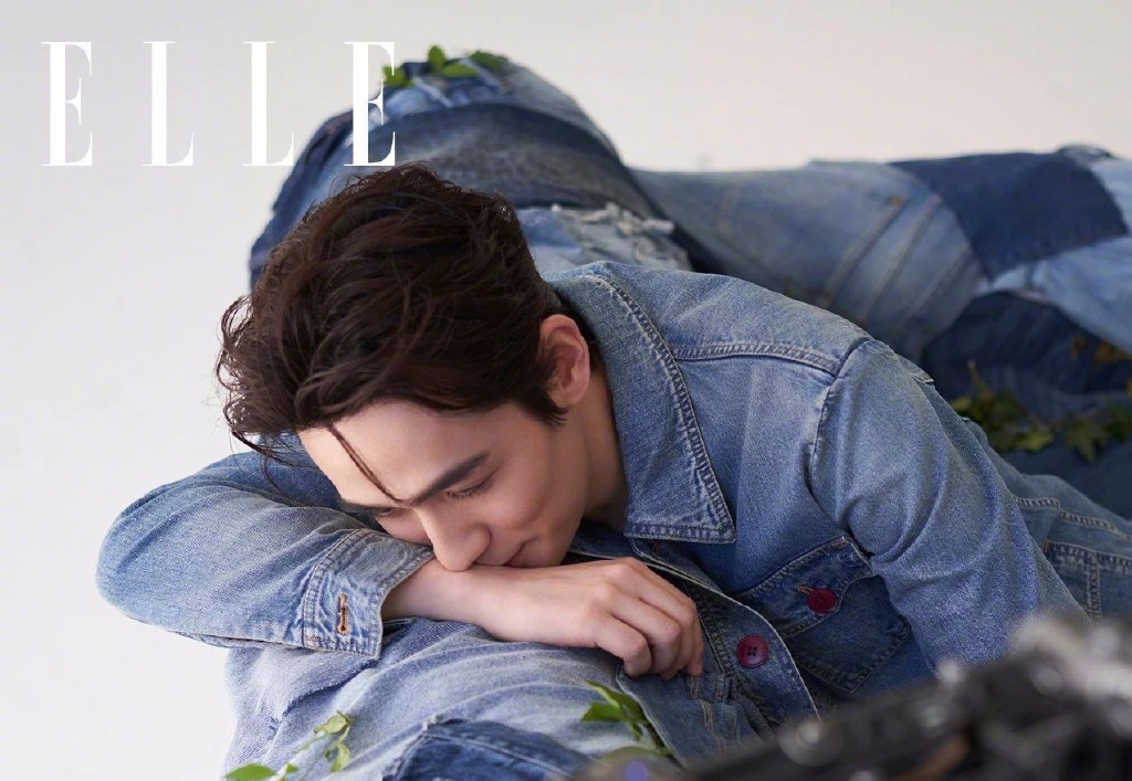 朱一龙《ELLE》写真拍摄花絮 眉眼温柔令人沉醉(1)