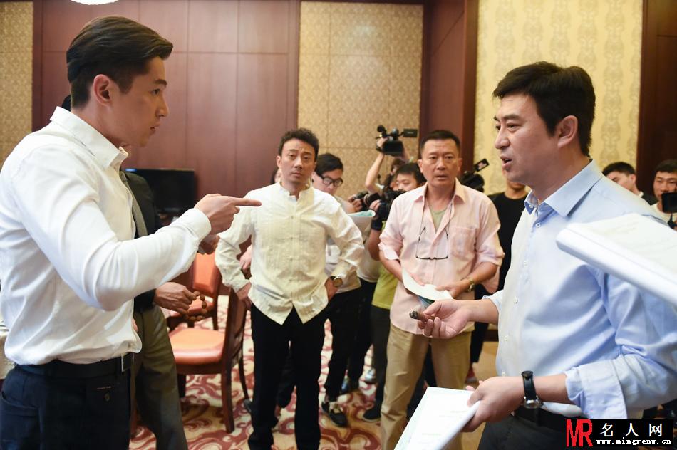 探班《猎场》片场 张嘉译胡歌帅气有型(1)