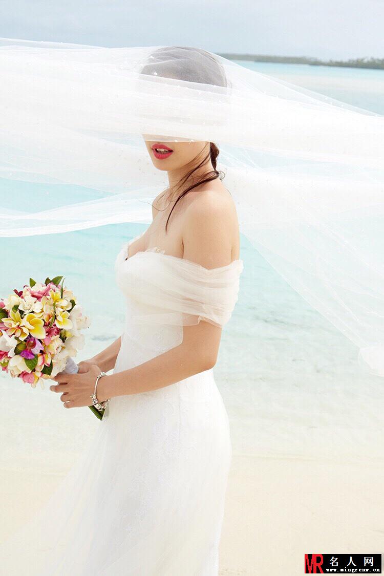 王宝强夫妇海岛拍婚纱照 拥抱牵手十分甜蜜(1)