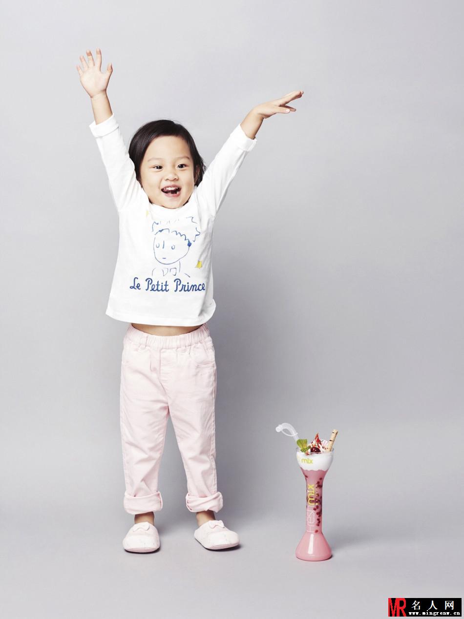 甜馨登《OK！baby》封面 眼神逗萌十足可爱(1)