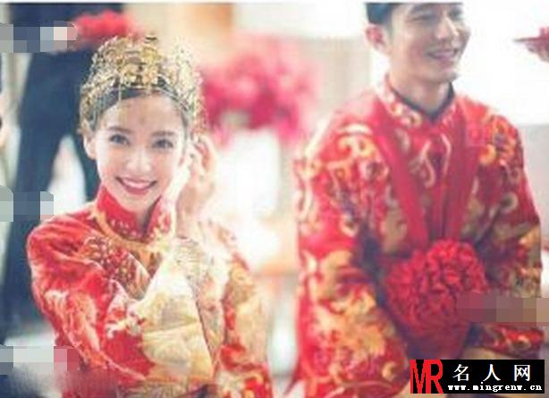 黄晓明绝密婚照曝光 为Baby穿水晶婚鞋(1)