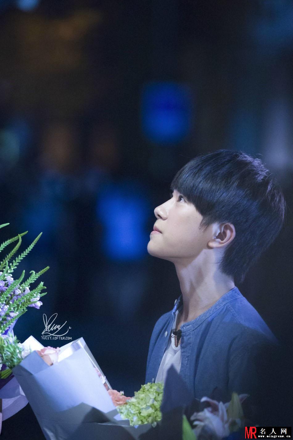 TFBOYS加盟《偶像来了》手捧鲜花见女神(1)