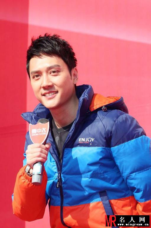 2013年雪中飞淮安活动现场 冯绍峰与粉丝交流融洽(1)