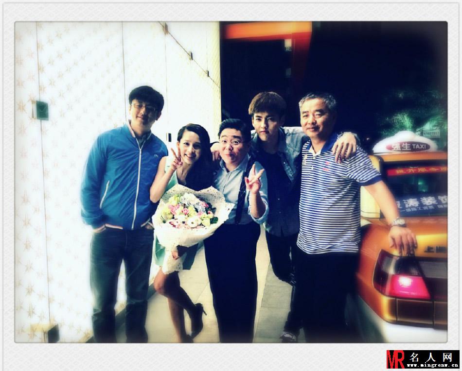 李沁微博晒《致青春2》杀青庆祝照片 吴亦凡卖萌刘亦菲纯美(1)