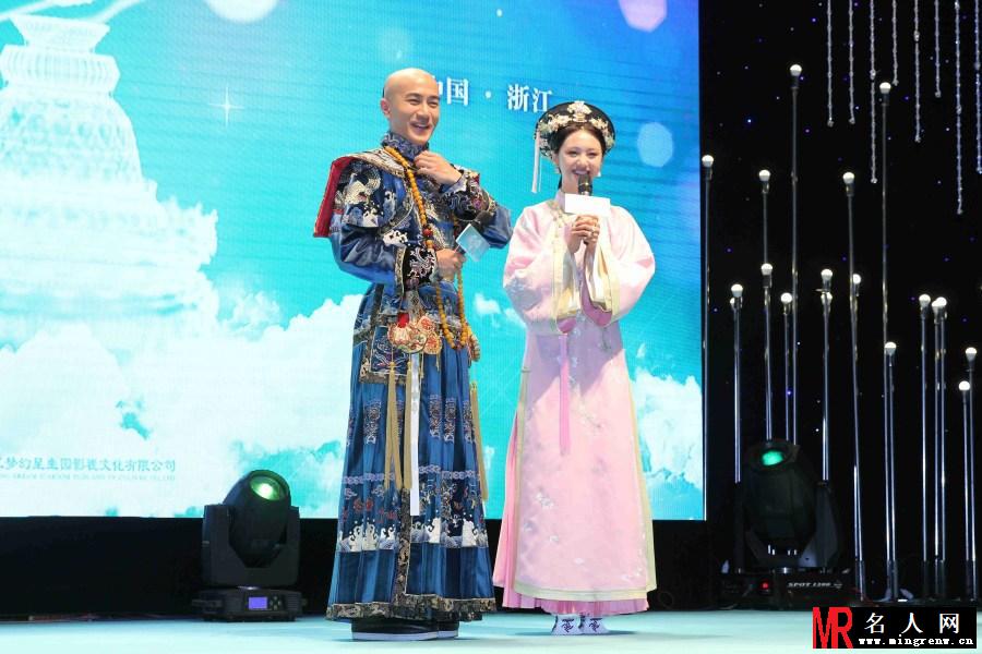 郑爽首拍清装戏 刘恺威首度尝试光头造型(1)