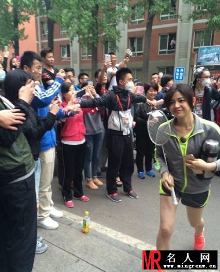 综艺新秀《报告教练》火热录制 少女时代前成员Jessica现身(1)