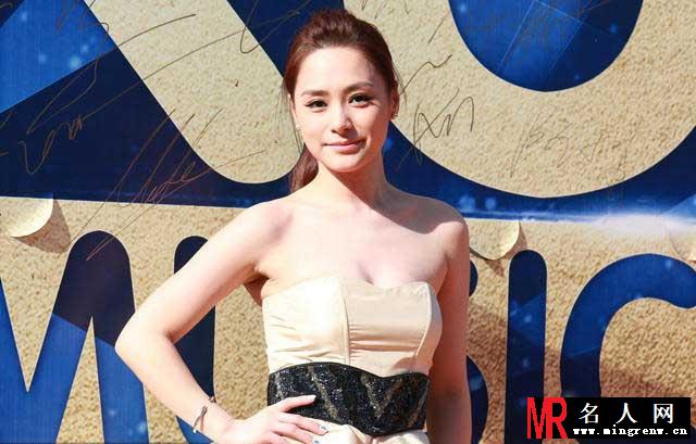 阿娇陪走红毯酥胸香艳 肤白貌美性感诱人(1)