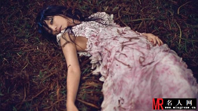 赵薇烟熏妆野性写真 大眼性感如野猫(1)