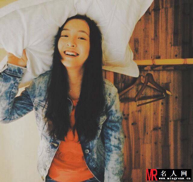 盘点治愈系笑容女星 周冬雨笑眼迷人(1)