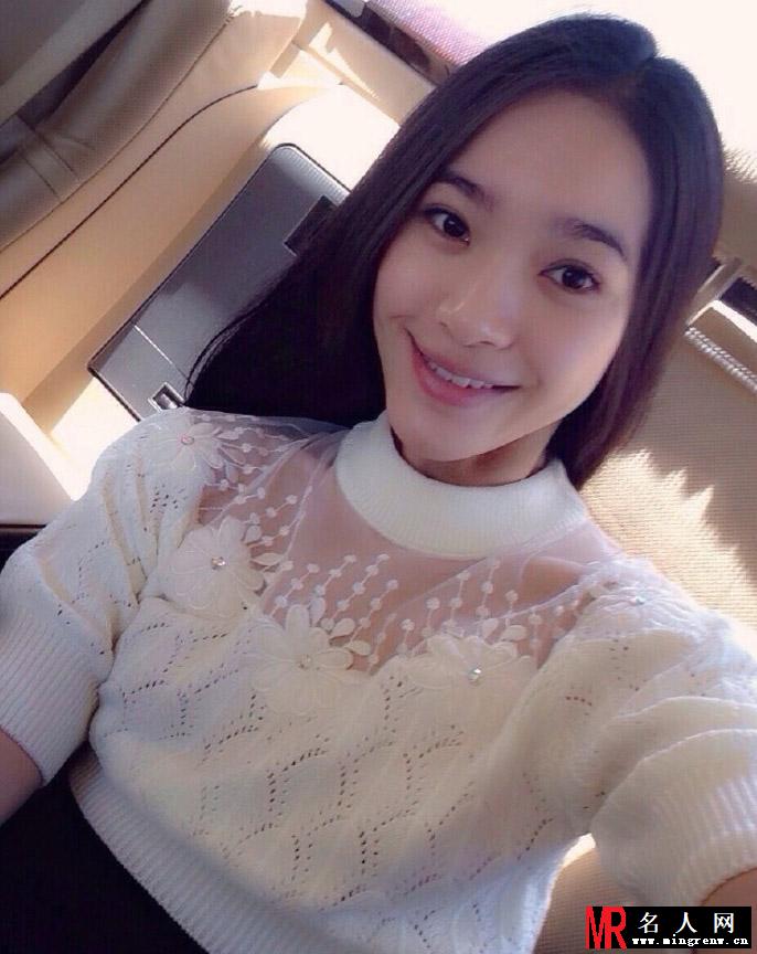 张一山女友私房照曝光 靓丽可人获赞(1)
