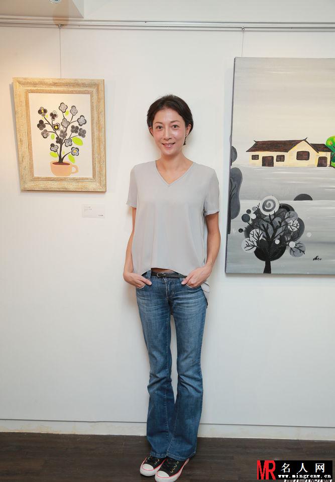 吴绮莉母女温馨出镜 关系融洽大展笑颜(1)