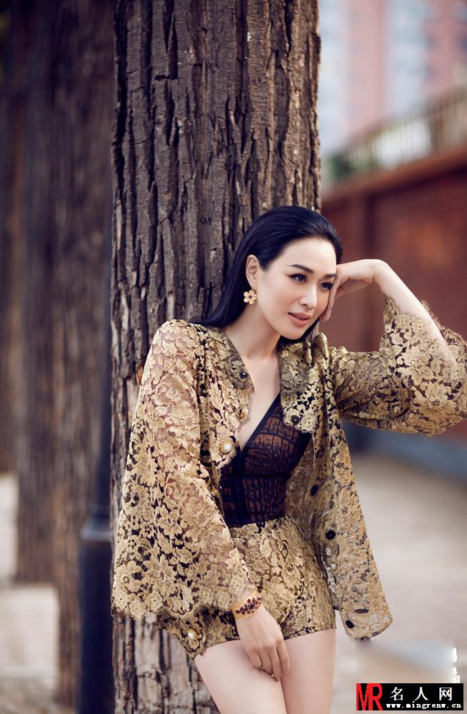 钟丽缇初秋写真 尽显辣妈风采(1)