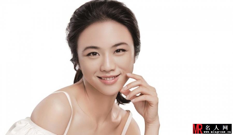 女神汤唯俏皮出镜 小露香肩性感妩媚(1)