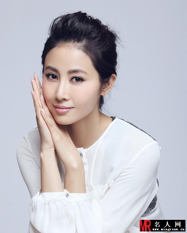 李芯逸最新气质写真 女王范儿十足(1)