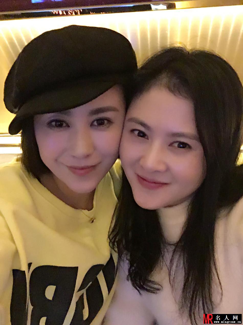 马丽和沈腾女友贴面合影 好闺蜜嘟嘴卖萌(1)