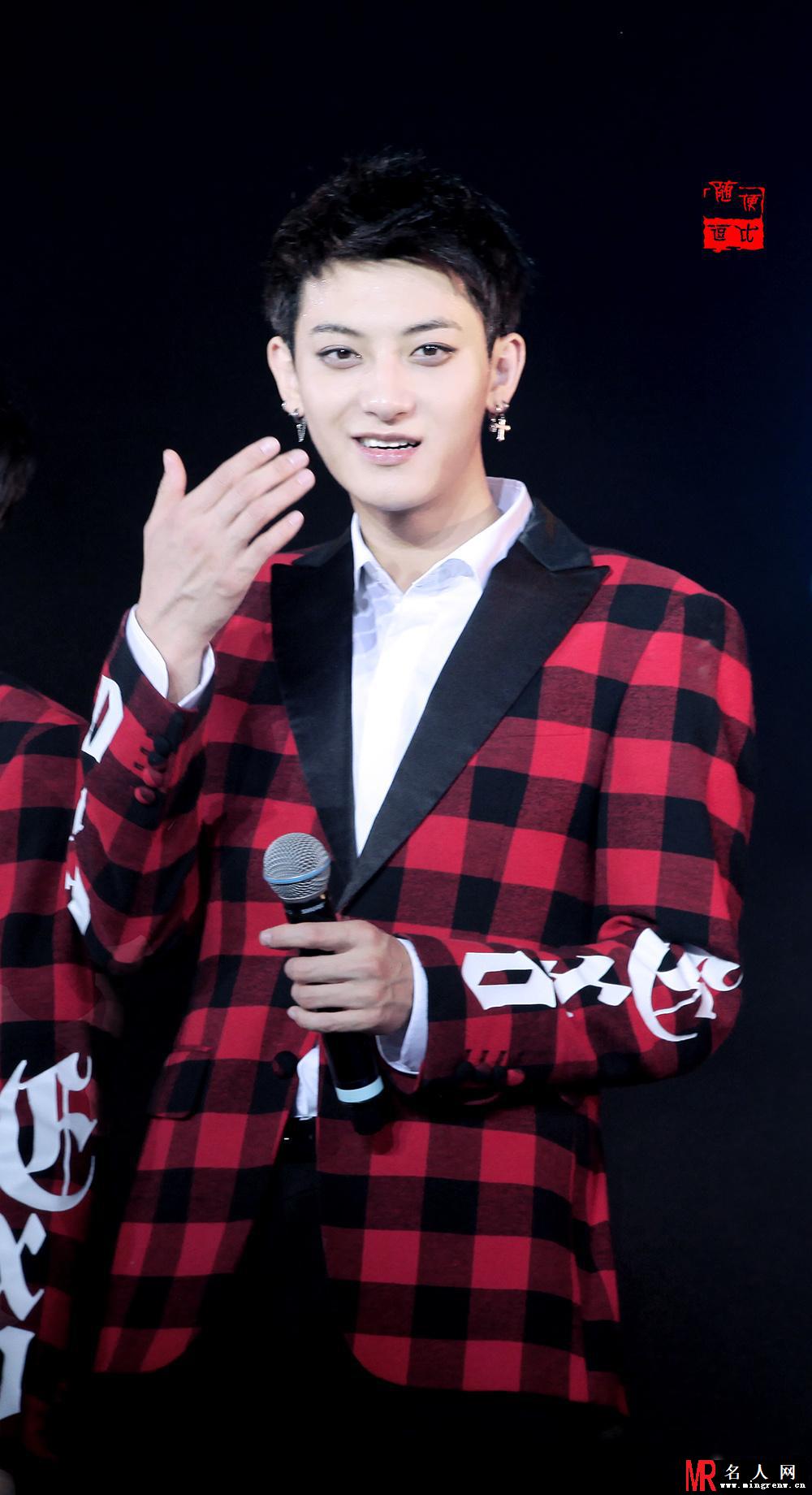 2014年8月EXO帅气亮相三星GALAXY南京音乐节黄子韬图片(1)