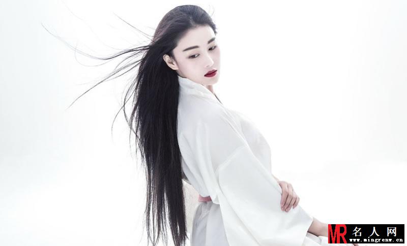 张馨予曝光一组魔幻写真 浪漫妖艳美不胜收(1)