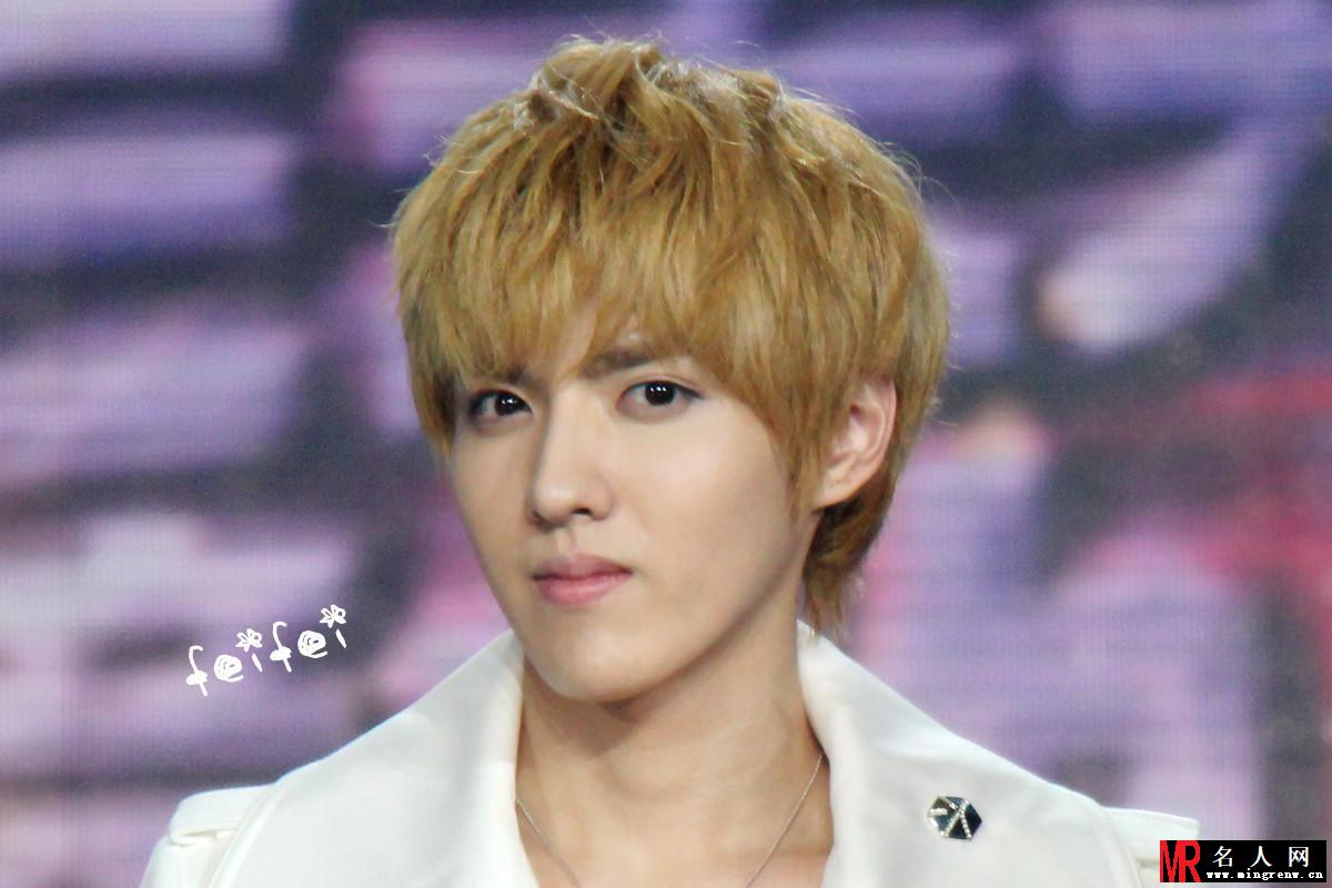 2012年EXO参加成都 《中国爱大歌会》 节目录制吴亦凡图片(1)