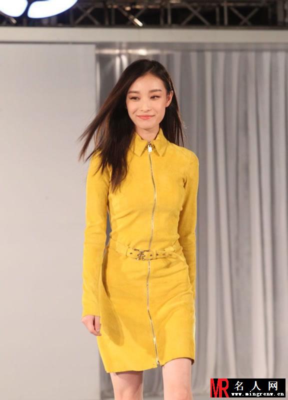 倪妮2013活动大图集第八弹 性感礼服大秀雪白玉背(1)