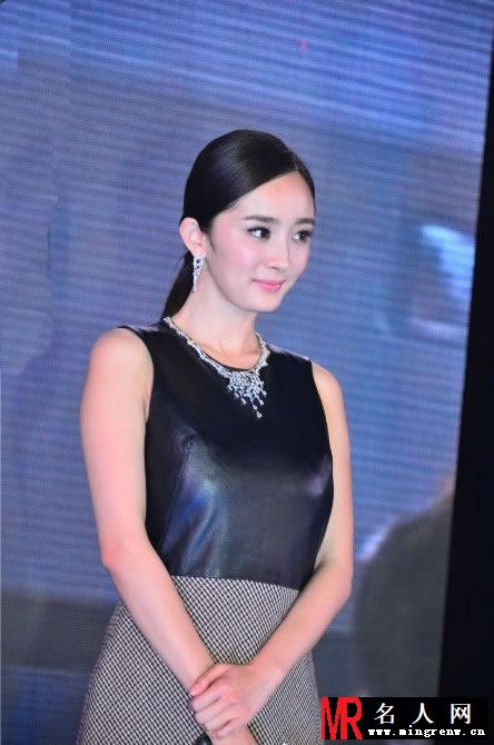 杨幂代言天价珠宝  活动现场彰显贵妇范(1)