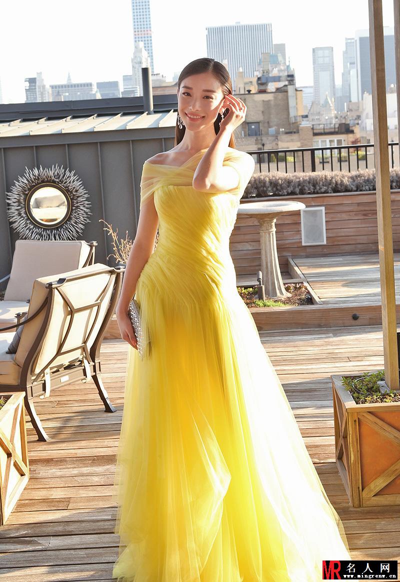 倪妮高贵迷人仙气黄色礼服Met Ball红毯吸睛(1)