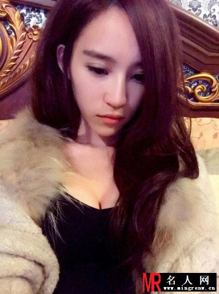 “最美包子妹”网络走红 大胸美颜令网友尖叫(1)