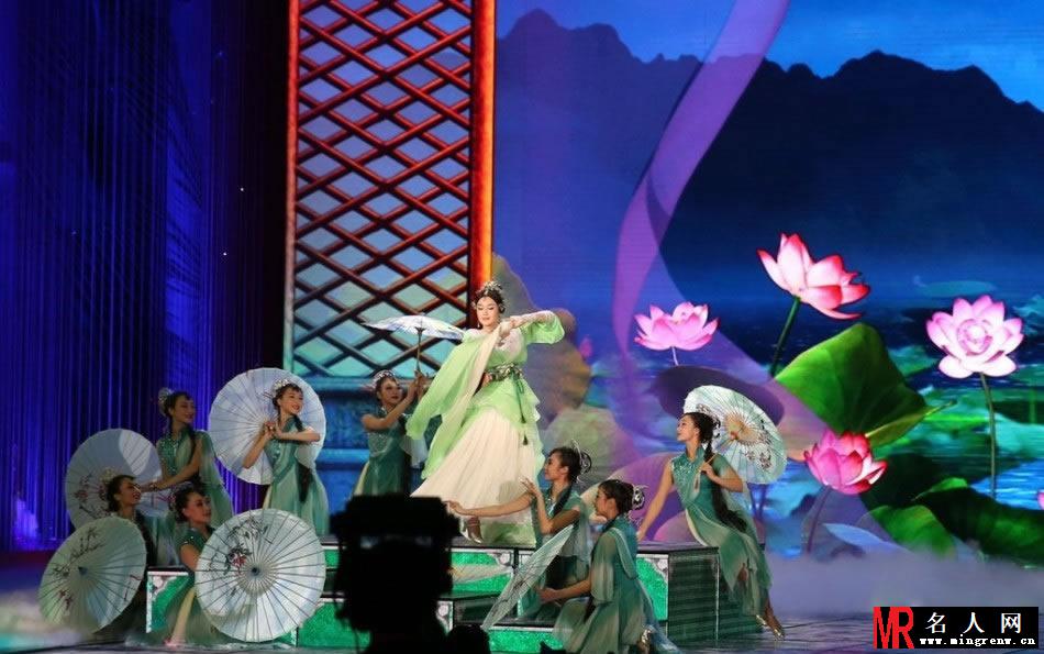 春晚遗珠《国色天香》彩排照 秦岚王丽坤古装亮相(1)