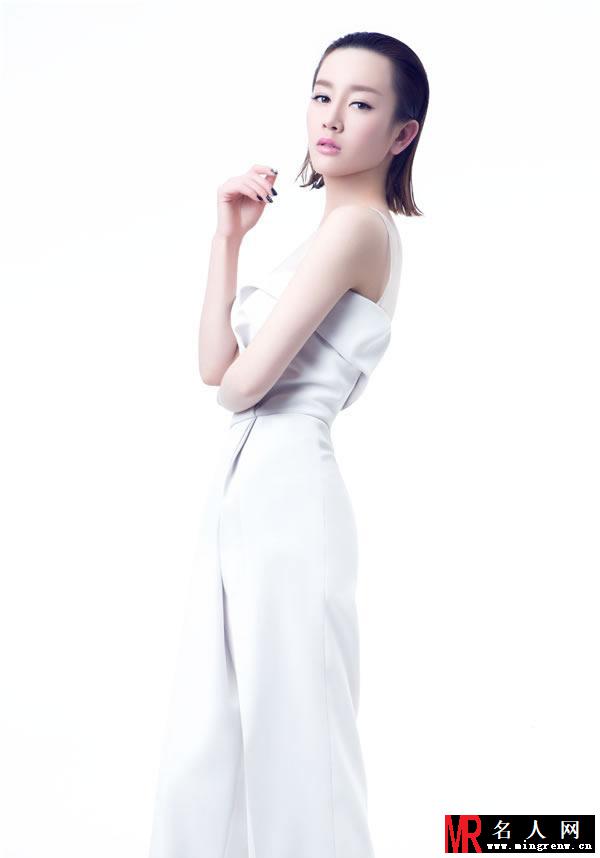 张檬黑白大片 展完美侧颜(1)