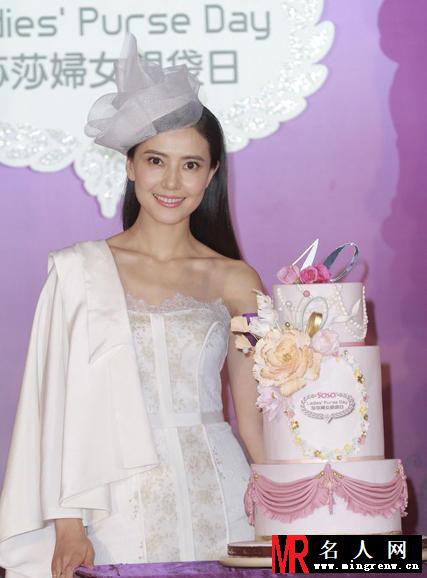 高圆圆白裙亮相优雅动人 女神范十足(1)