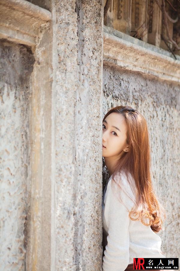 刘美含田园写真 尽显清新纯美(1)