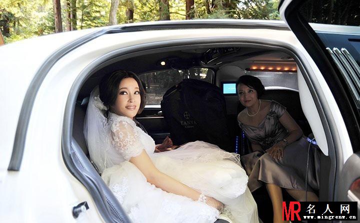 刘晓庆结婚一周年 再披婚纱似美娇娘(1)