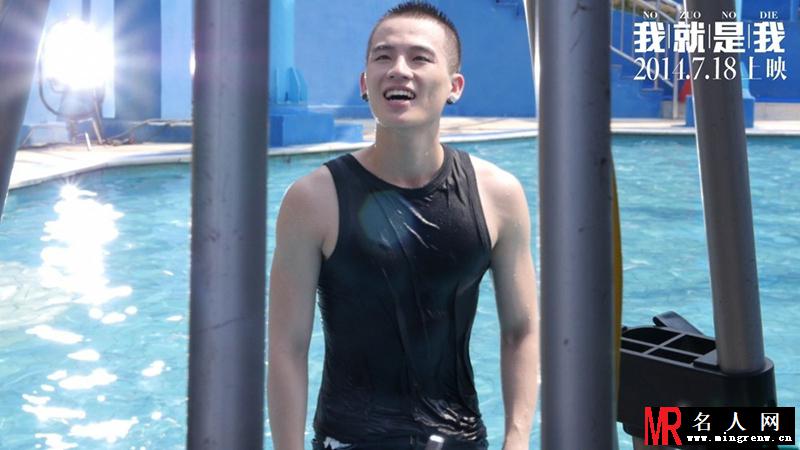我就是我大尺度海报 裸背秀肌肉(1)